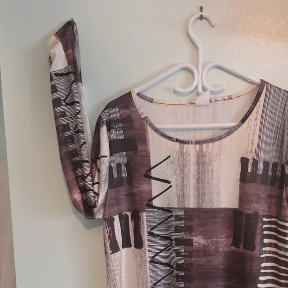 Long Sleeve Abstract Pattern Dress - Picture 4 of 5